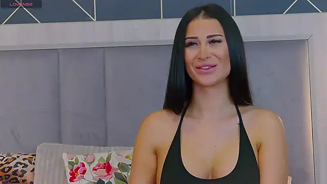 Snapshot of EmyLaveau chatting on 11/24/25, 06:46 EmyLaveau online show from 11/24/25, 06:46