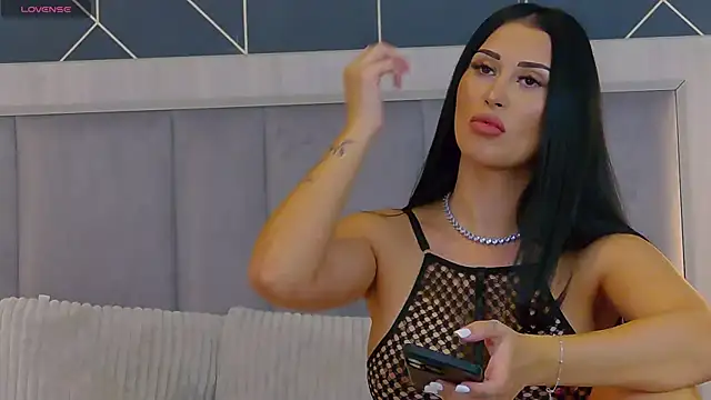 Snapshot of EmyLaveau chatting on 11/03/25, 06:29 EmyLaveau online show from 11/03/25, 06:29