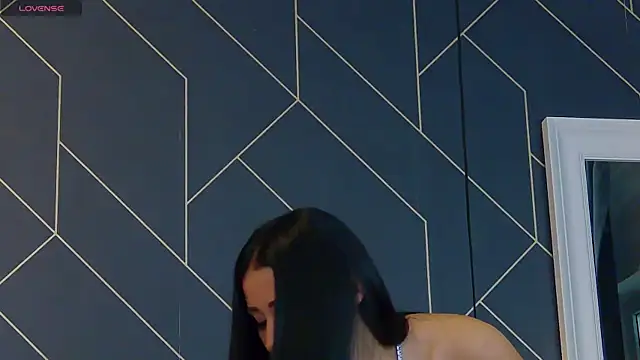 Snapshot of EmyLaveau chatting on 11/06/25, 06:17 EmyLaveau online show from 11/06/25, 06:17