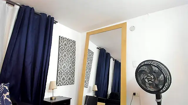 Snapshot of Malaika_Toure chatting on 11/15/25, 03:54 Malaika Toure online show from 11/15/25, 03:54