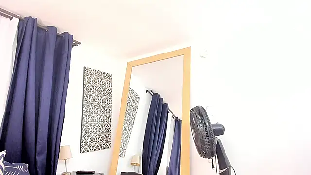 Snapshot of Malaika_Toure chatting on 10/22/25, 05:23 Malaika Toure online show from 10/22/25, 05:23