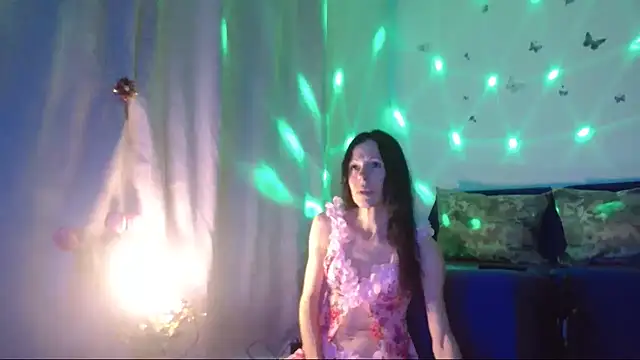 Snapshot of ElysaSun chatting on 11/25/25, 07:03 ElysaSun online show from 11/25/25, 07:03