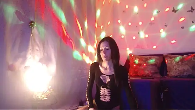 Snapshot of ElysaSun chatting on 11/21/25, 06:51 ElysaSun online show from 11/21/25, 06:51