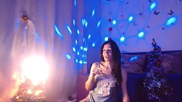 Snapshot of ElysaSun chatting on 12/13/25, 08:04 ElysaSun online show from 12/13/25, 08:04