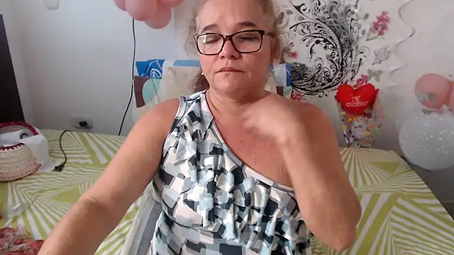 Snapshot of selenax2023 chatting on 02/25/25, 02:04 selenax2023 online show from 02/25/25, 02:04