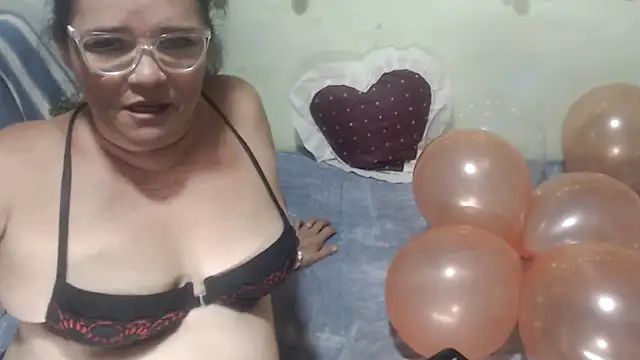 Snapshot of selenax2023 chatting on 10/19/25, 03:53 selenax2023 online show from 10/19/25, 03:53