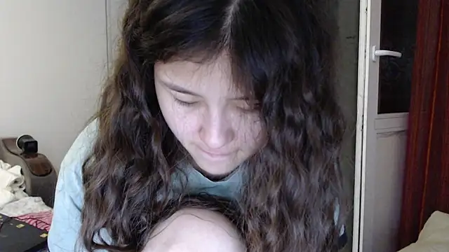 Snapshot of Riz_girl chatting on 09/08/25, 02:38 Riz girl online show from 09/08/25, 02:38