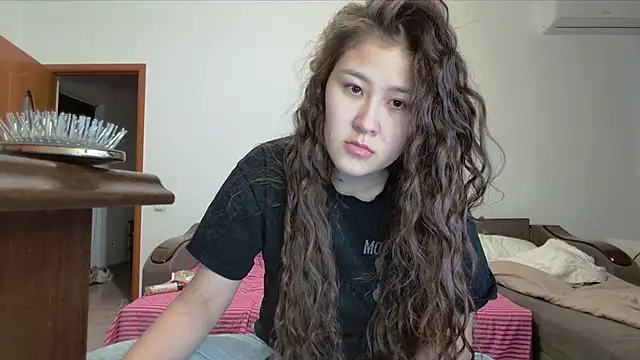 Snapshot of Riz_girl chatting on 10/11/25, 12:17 Riz girl online show from 10/11/25, 12:17