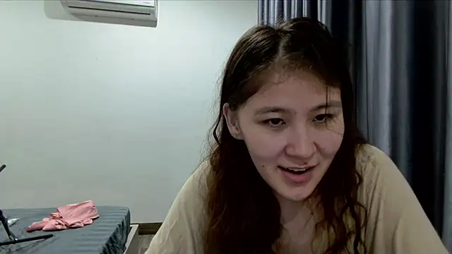Snapshot of Riz_girl chatting on 06/15/26, 06:18 Riz girl online show from 06/15/26, 06:18