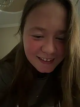 Snapshot of remirann_ chatting on 06/21/26, 12:11 remirann online show from 06/21/26, 12:11