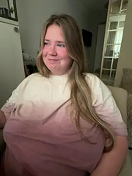Snapshot of remirann_ chatting on 07/17/26, 04:37 remirann online show from 07/17/26, 04:37