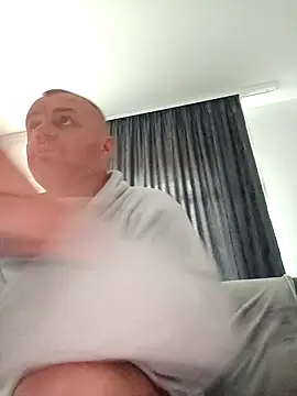 Snapshot of Adry1986 chatting on 11/08/25, 12:20 Adry1986 online show from 11/08/25, 12:20