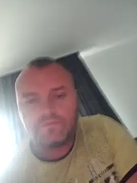 Snapshot of Adry1986 chatting on 10/07/25, 08:37 Adry1986 online show from 10/07/25, 08:37