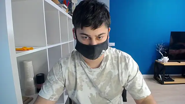 Snapshot of Tomguys chatting on 03/16/25, 12:11 Tomguys online show from 03/16/25, 12:11