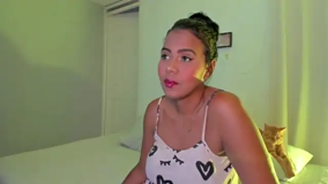 rosaaliiaa1 online show from 10/28/25, 09:03