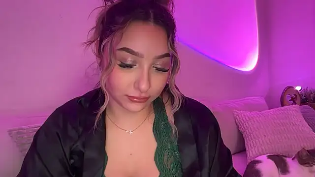 Snapshot of lustfulsmiles chatting on 02/17/26, 01:41 lustfulsmiles online show from 02/17/26, 01:41