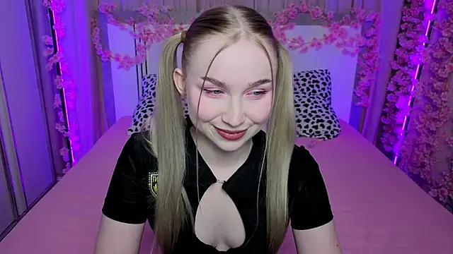 LilyStarlight online show from 04/17/26, 03:42