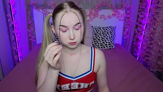 LilyStarlight online show from 05/14/26, 03:25