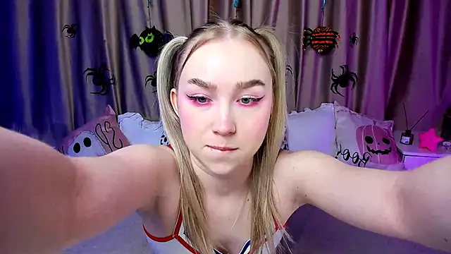 LilyStarlight online show from 10/29/25, 03:38