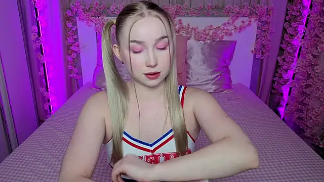 LilyStarlight online show from 06/20/26, 03:55