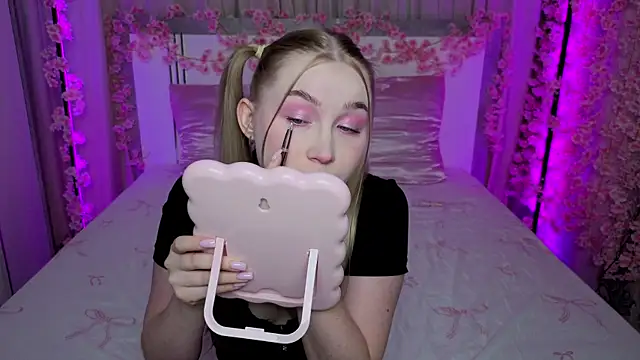 LilyStarlight online show from 07/01/26, 03:29