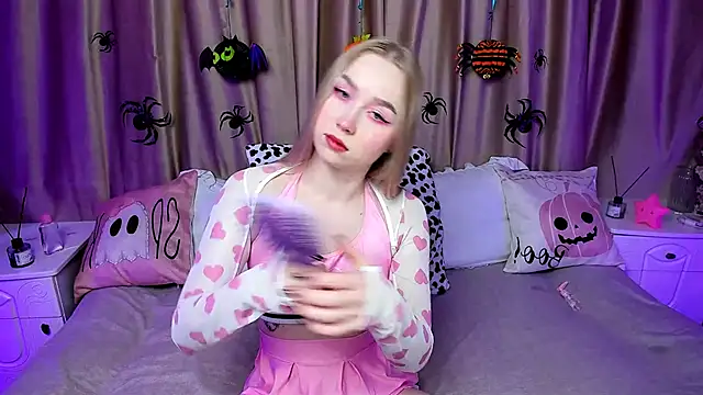 LilyStarlight online show from 10/31/25, 03:36