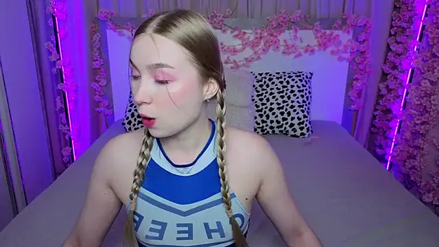 LilyStarlight online show from 05/25/26, 03:17