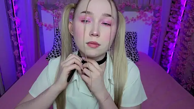 LilyStarlight online show from 04/14/26, 03:44