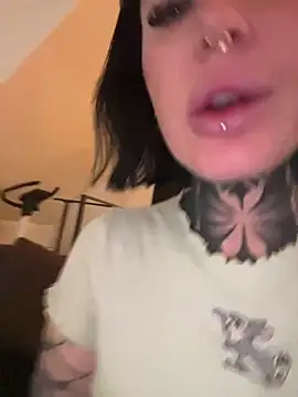 Snapshot of InkedBiitch chatting on 03/19/25, 05:19 InkedBiitch online show from 03/19/25, 05:19