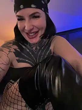 Snapshot of InkedBiitch chatting on 02/13/25, 08:34 InkedBiitch online show from 02/13/25, 08:34