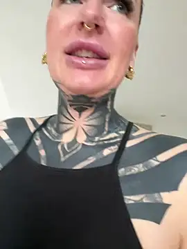 Snapshot of InkedBiitch chatting on 03/17/25, 06:51 InkedBiitch online show from 03/17/25, 06:51