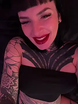 Snapshot of InkedBiitch chatting on 12/13/24, 07:10 InkedBiitch online show from 12/13/24, 07:10