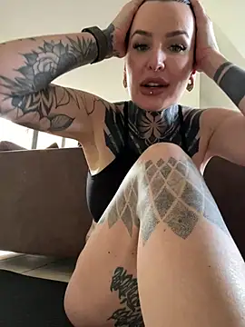 Snapshot of InkedBiitch chatting on 02/08/25, 10:18 InkedBiitch online show from 02/08/25, 10:18