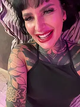 Snapshot of InkedBiitch chatting on 10/16/25, 02:47 InkedBiitch online show from 10/16/25, 02:47