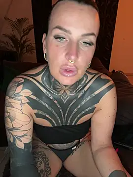 Snapshot of InkedBiitch chatting on 05/06/26, 04:05 InkedBiitch online show from 05/06/26, 04:05