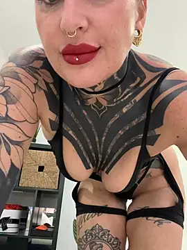 Snapshot of InkedBiitch chatting on 05/04/26, 05:27 InkedBiitch online show from 05/04/26, 05:27