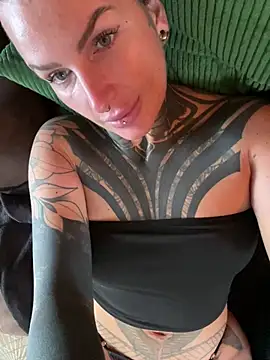 Snapshot of InkedBiitch chatting on 05/18/26, 05:23 InkedBiitch online show from 05/18/26, 05:23