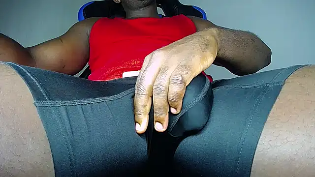 Snapshot of MAXJONES_2 chatting on 05/03/26, 01:00 MAXJONES 2 online show from 05/03/26, 01:00