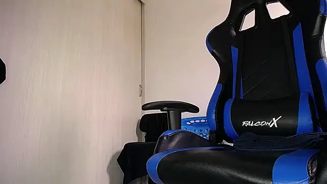 MAXJONES 2 online show from 03/29/26, 03:24