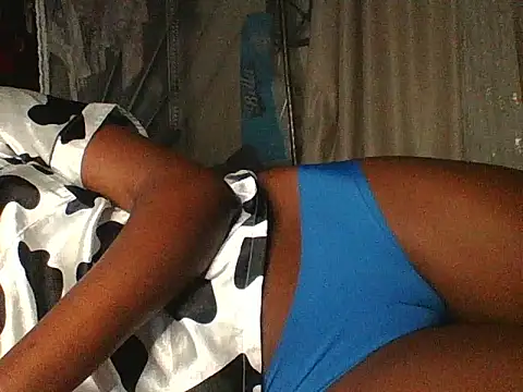 Snapshot of FatAss_baby chatting on 09/16/25, 02:01 FatAss baby online show from 09/16/25, 02:01