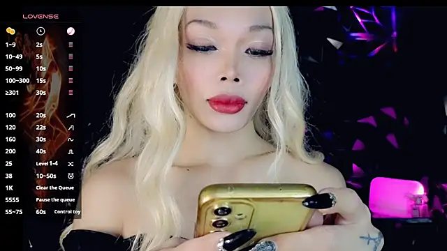 Snapshot of sugar_bbyxx chatting on 10/16/25, 05:16 sugar bbyxx online show from 10/16/25, 05:16