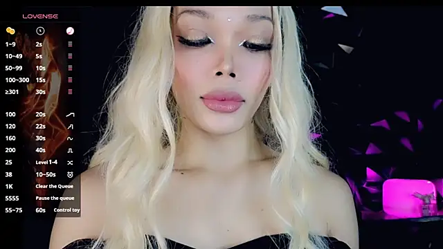 Snapshot of sugar_bbyxx chatting on 10/17/25, 03:54 sugar bbyxx online show from 10/17/25, 03:54