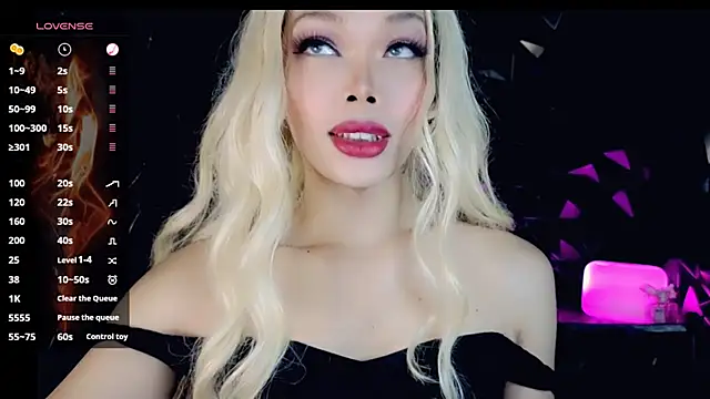 Snapshot of sugar_bbyxx chatting on 10/13/25, 03:19 sugar bbyxx online show from 10/13/25, 03:19