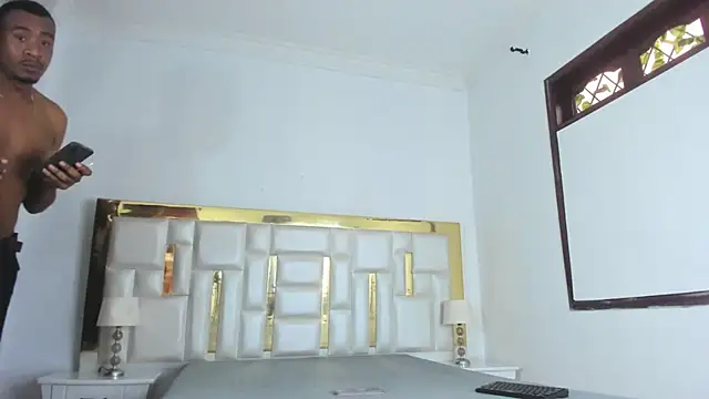 Snapshot of Kylieandjhonny chatting on 03/05/25, 06:45 Kylieandjhonny online show from 03/05/25, 06:45