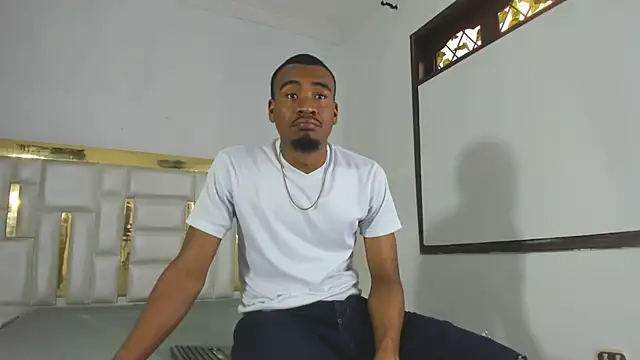 Snapshot of Kylieandjhonny chatting on 02/18/25, 06:26 Kylieandjhonny online show from 02/18/25, 06:26