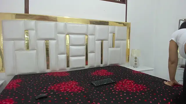 Snapshot of Kylieandjhonny chatting on 01/24/25, 09:15 Kylieandjhonny online show from 01/24/25, 09:15