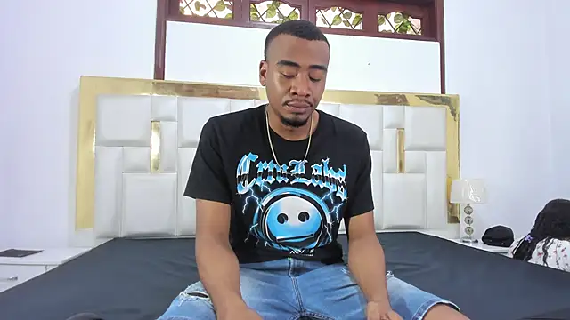 Snapshot of Kylieandjhonny chatting on 01/29/25, 06:17 Kylieandjhonny online show from 01/29/25, 06:17