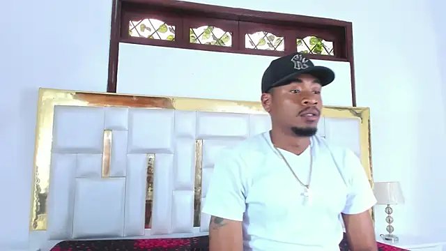 Snapshot of Kylieandjhonny chatting on 02/07/25, 05:29 Kylieandjhonny online show from 02/07/25, 05:29