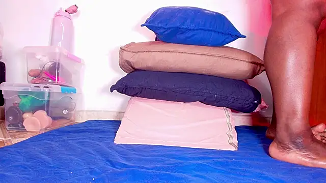  ebony-queen  online show from 10/31/25, 12:02