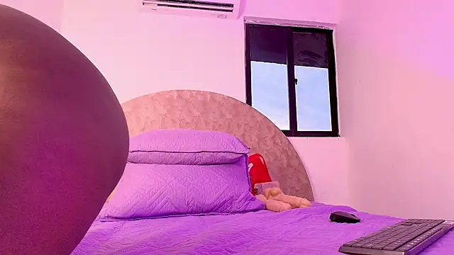  ebony-queen  online show from 11/11/25, 12:00